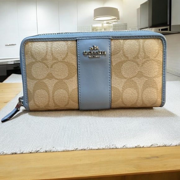 Coach Light Khaki & Pool Leather Accordian Zip Long Wallet - Picture 1 of 15